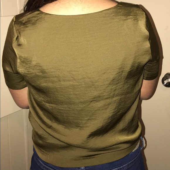 Cute Forever 21 top 💚 - Picture 2 of 4